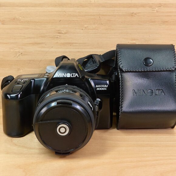 Minolta Maxxum 3000i AF 35mm Film Camera W/Flash, Minolta Maxxum 35-105mm Lens - Picture 2 of 7